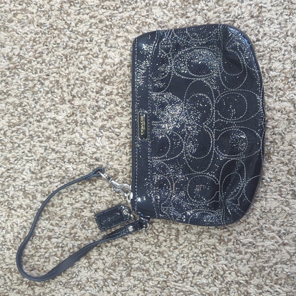 Coach black patent leather shiny signature wristlet zippered - Picture 1 of 9